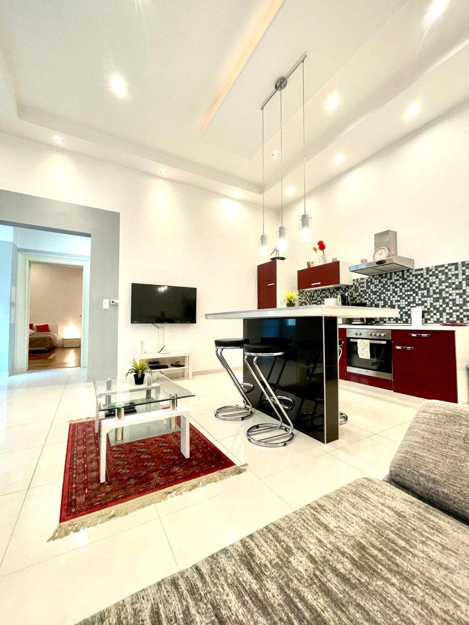 Amazing Swedish 3 Rooms Apartment In The City Center Budapest Eksteriør billede