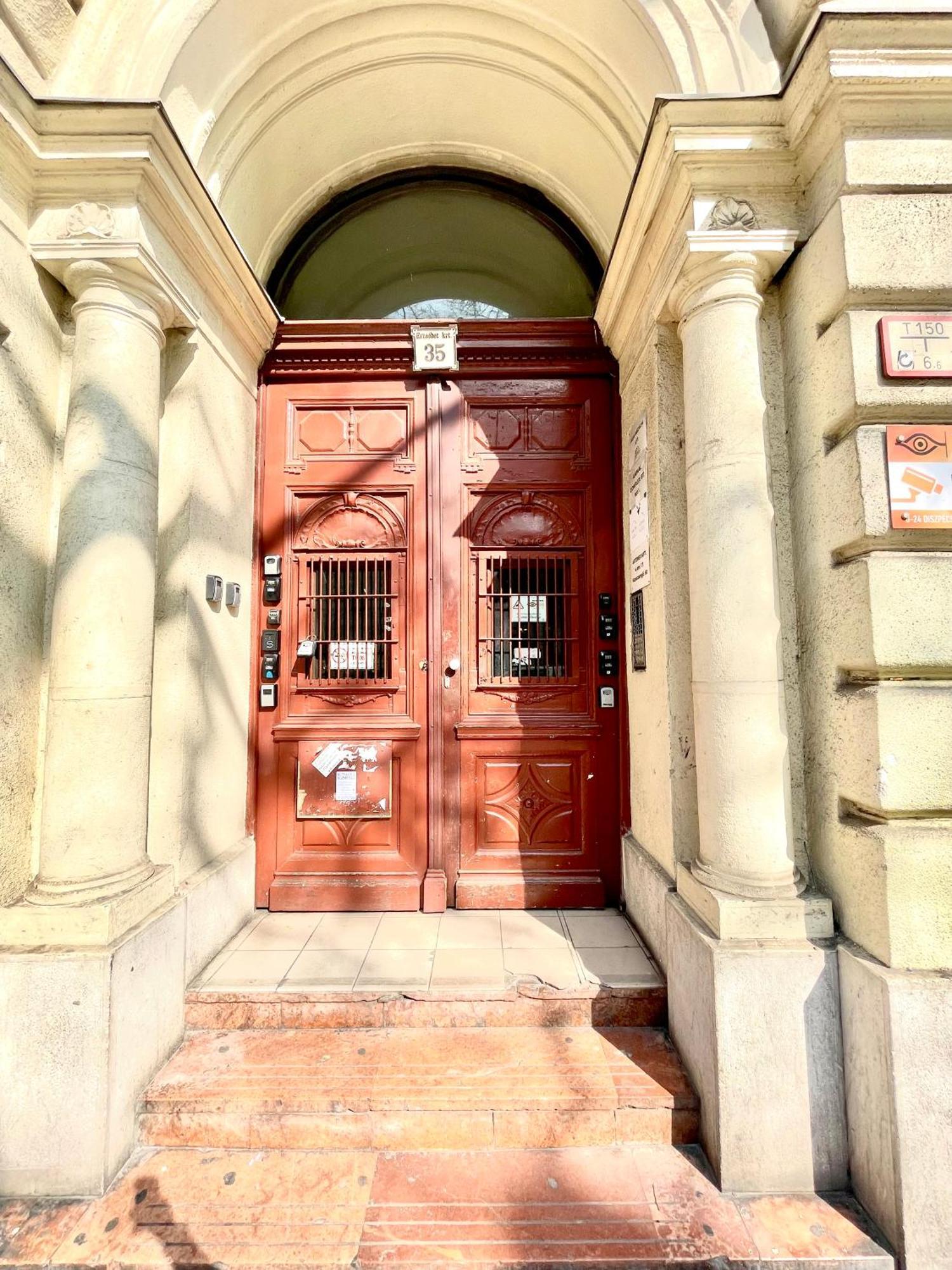 Amazing Swedish 3 Rooms Apartment In The City Center Budapest Eksteriør billede