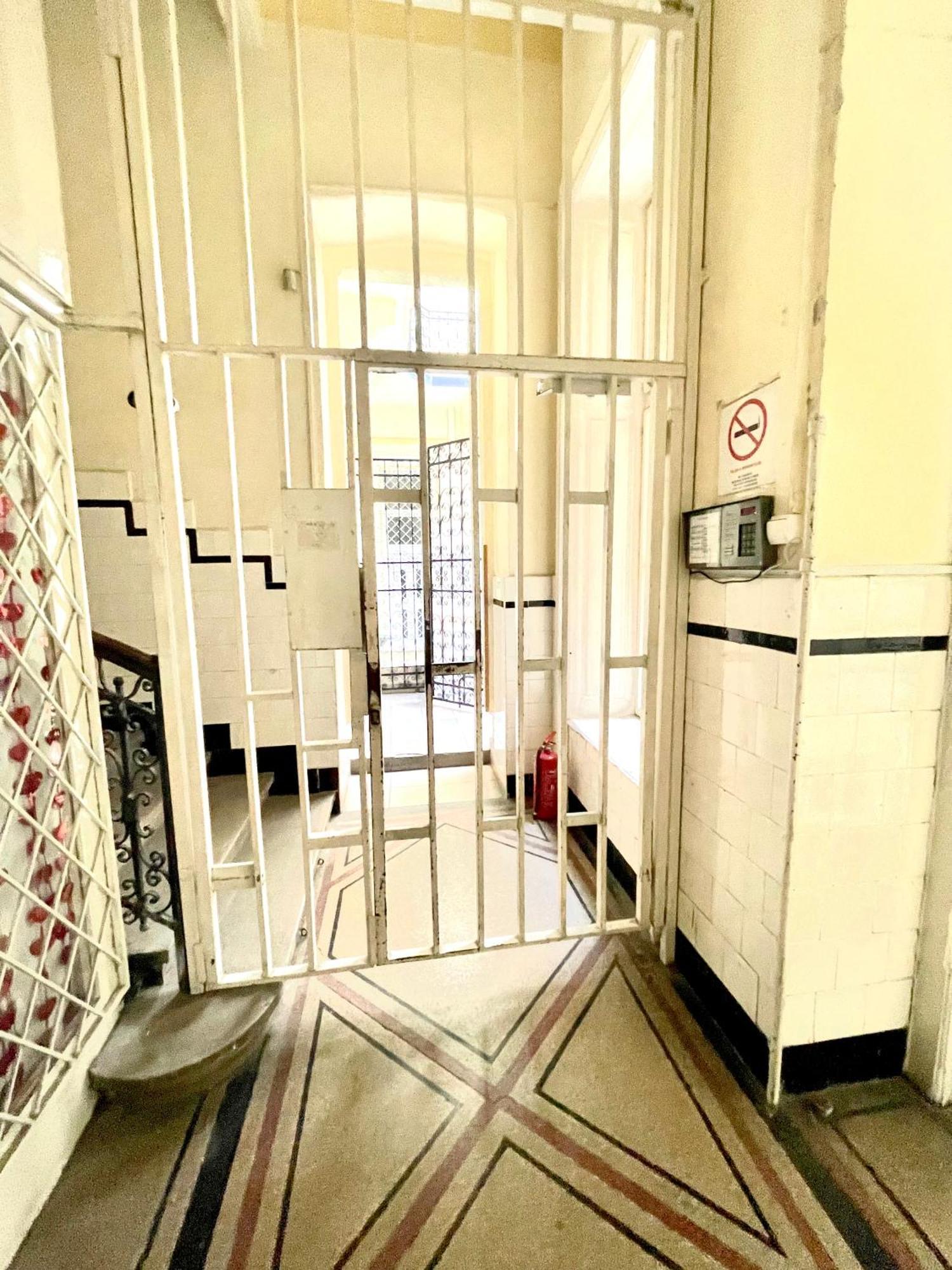 Amazing Swedish 3 Rooms Apartment In The City Center Budapest Eksteriør billede