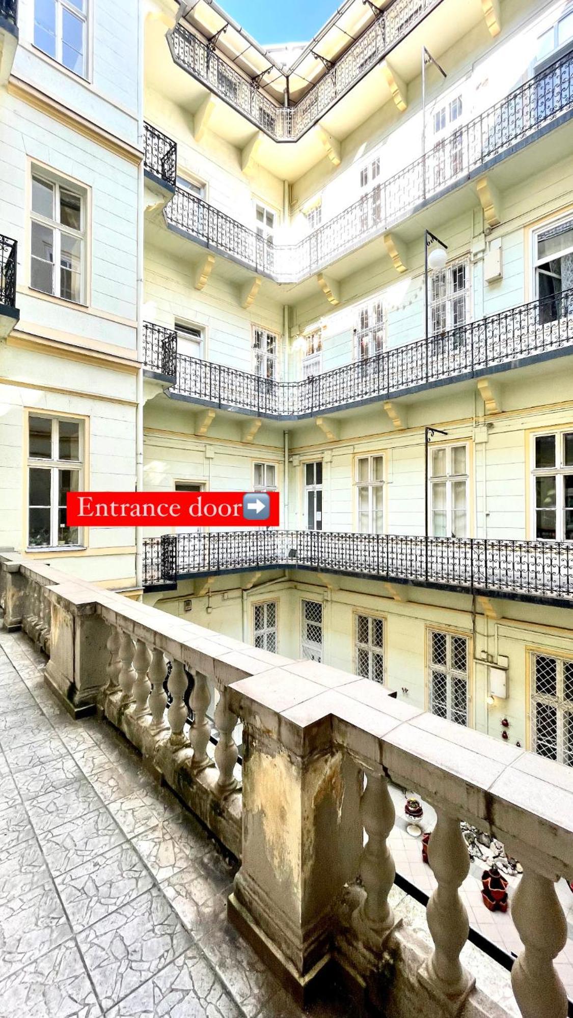 Amazing Swedish 3 Rooms Apartment In The City Center Budapest Eksteriør billede